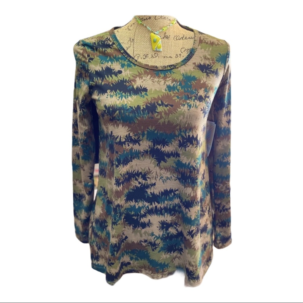 💚LULAROE Lynnae long sleeve shirt💚